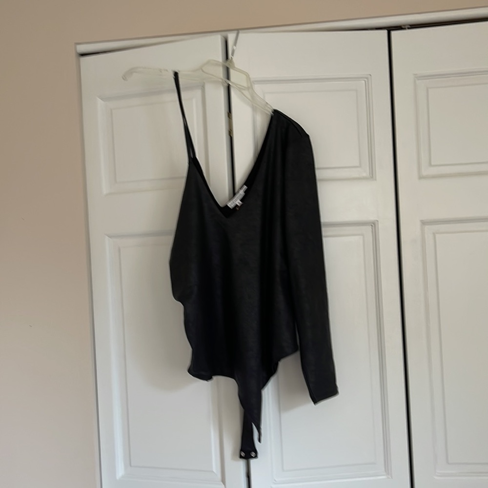 GOOD AMERICAN Asymmetrical Bodysuit - Picture 3 of 10